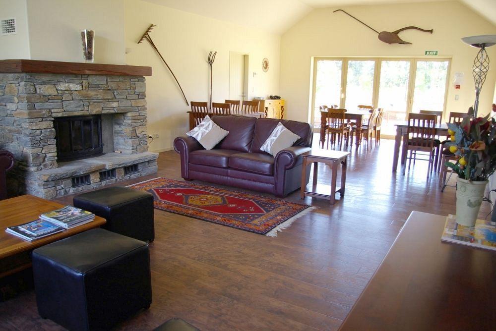 Maple Lodge Luxury Bed & Breakfast Albert Town ภายนอก รูปภาพ