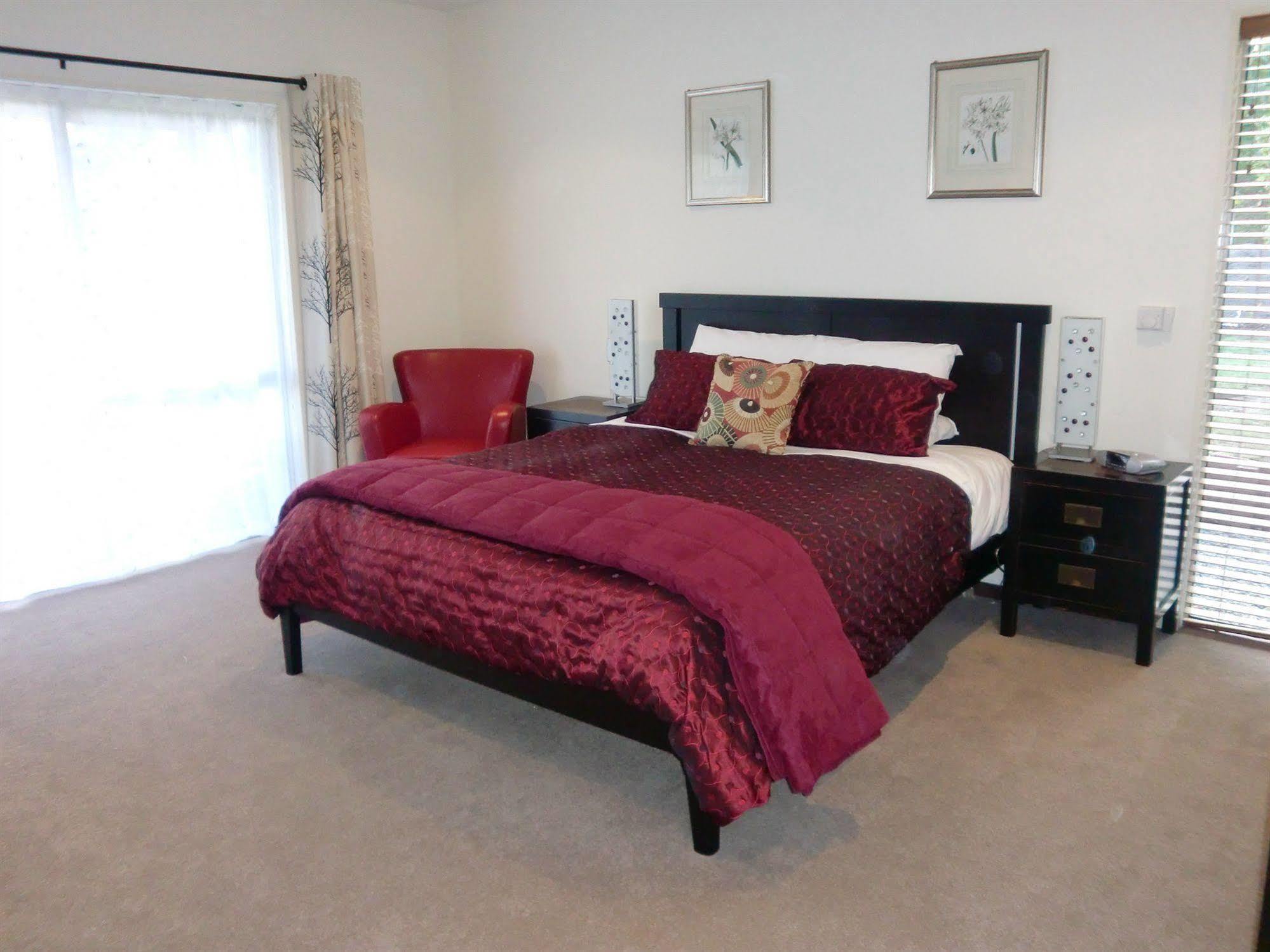 Maple Lodge Luxury Bed & Breakfast Albert Town ภายนอก รูปภาพ