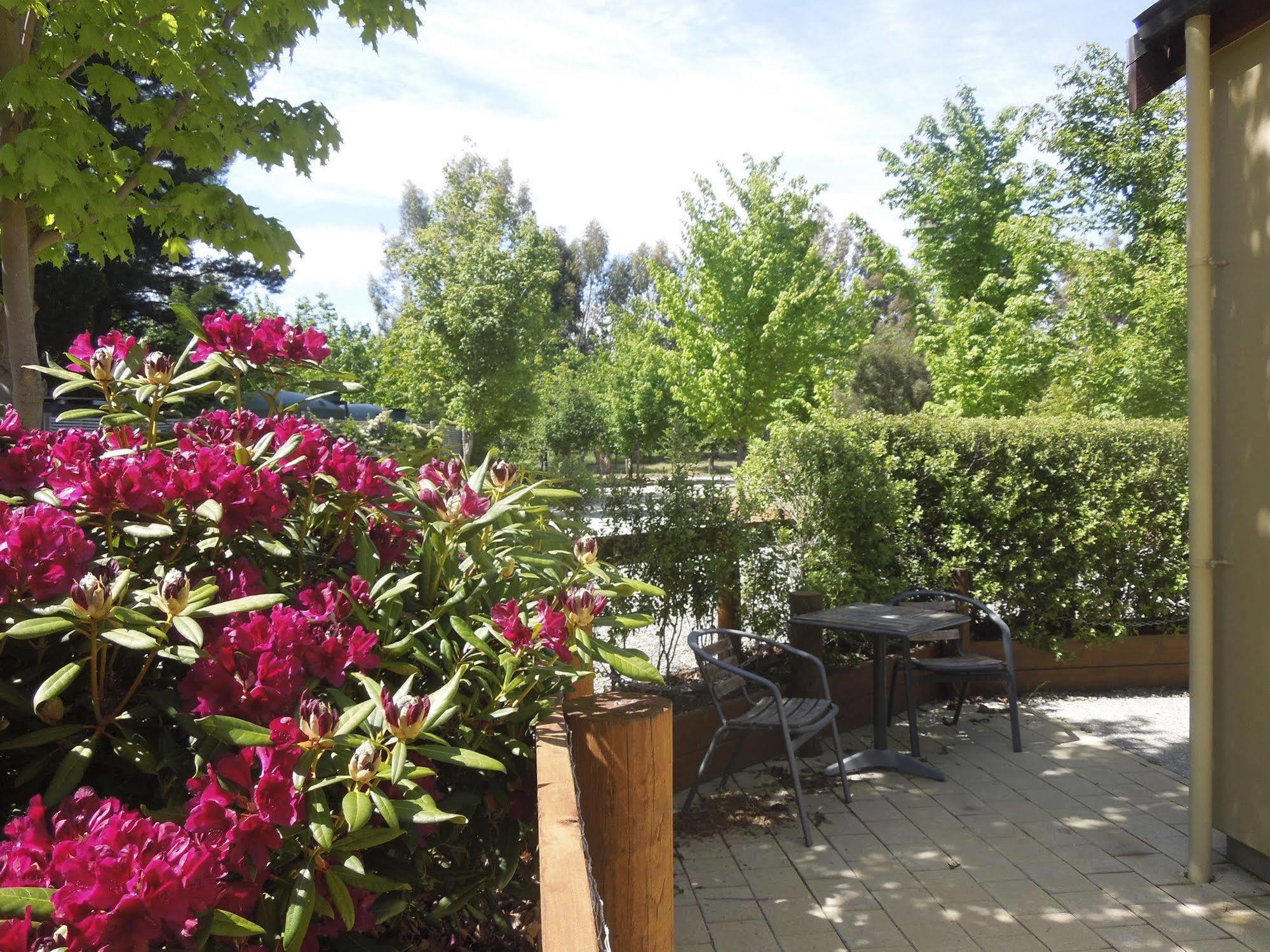 Maple Lodge Luxury Bed & Breakfast Albert Town ภายนอก รูปภาพ