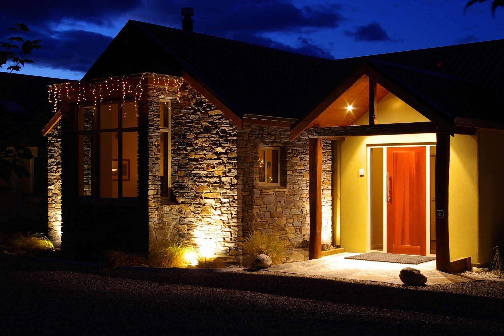 Maple Lodge Luxury Bed & Breakfast Albert Town ภายนอก รูปภาพ