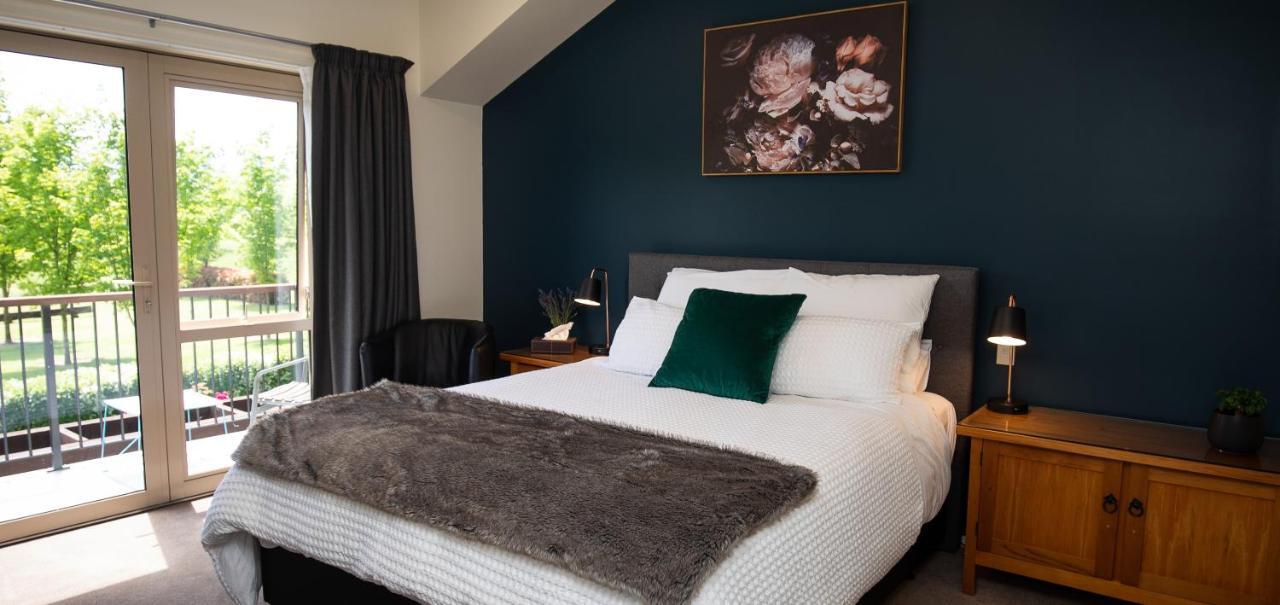Maple Lodge Luxury Bed & Breakfast Albert Town ภายนอก รูปภาพ