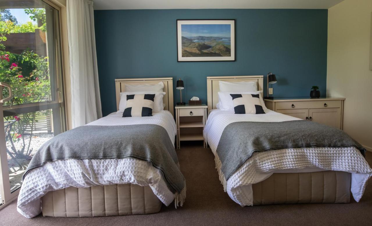 Maple Lodge Luxury Bed & Breakfast Albert Town ภายนอก รูปภาพ
