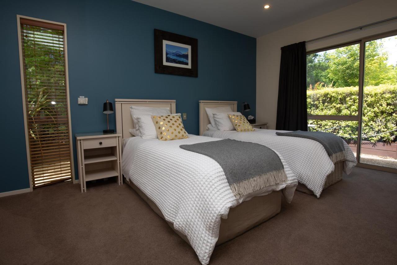 Maple Lodge Luxury Bed & Breakfast Albert Town ภายนอก รูปภาพ
