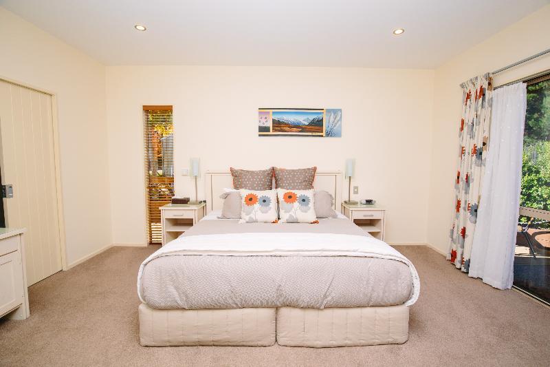 Maple Lodge Luxury Bed & Breakfast Albert Town ภายนอก รูปภาพ