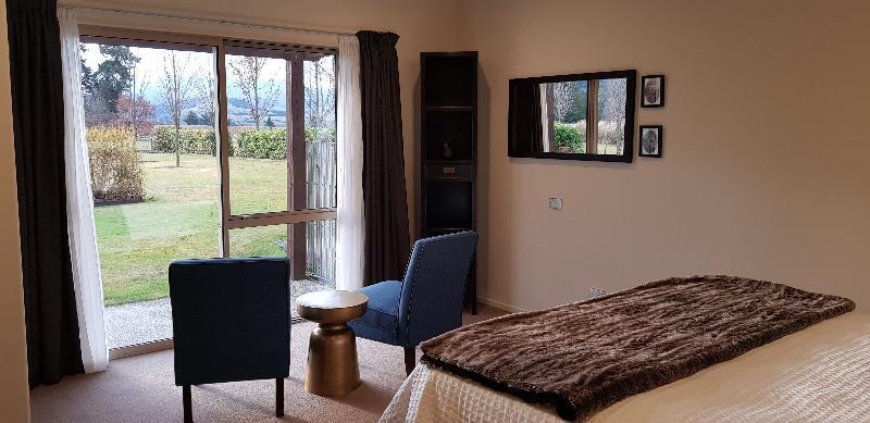 Maple Lodge Luxury Bed & Breakfast Albert Town ภายนอก รูปภาพ